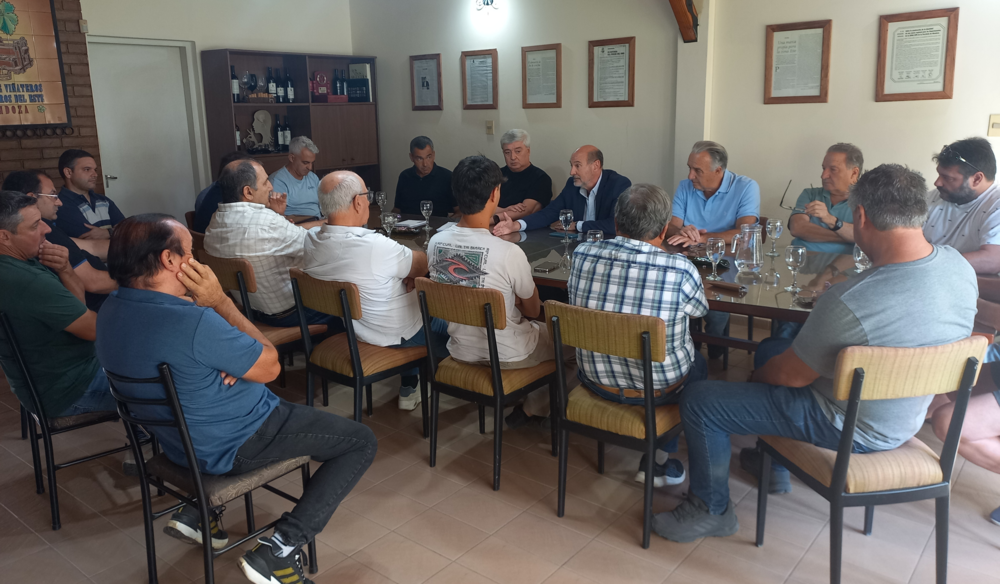 Foto para: Reunión con Ministro de Producción de Mendoza 
